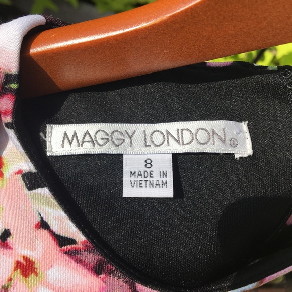 Maggy London Hourglass Form Fitting Flower Dress - Picture 4 of 7